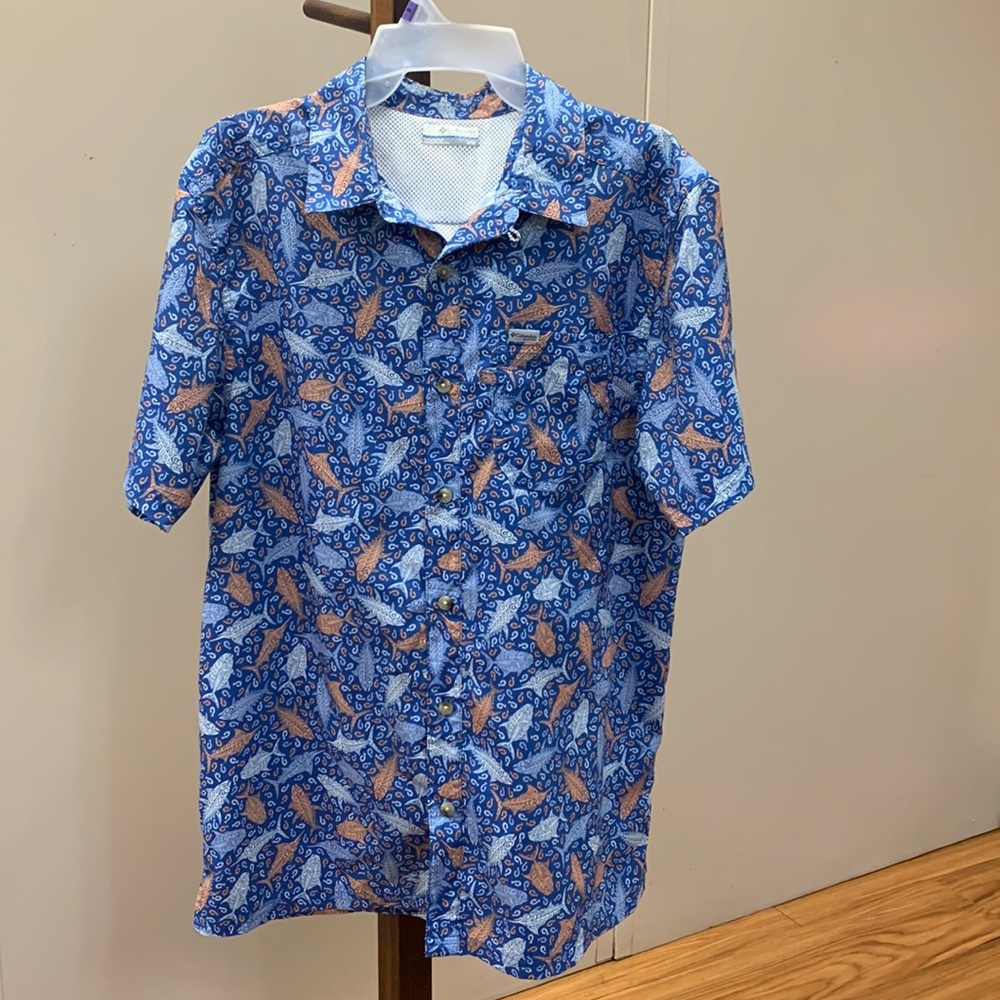 Columbia men’s medium shirt